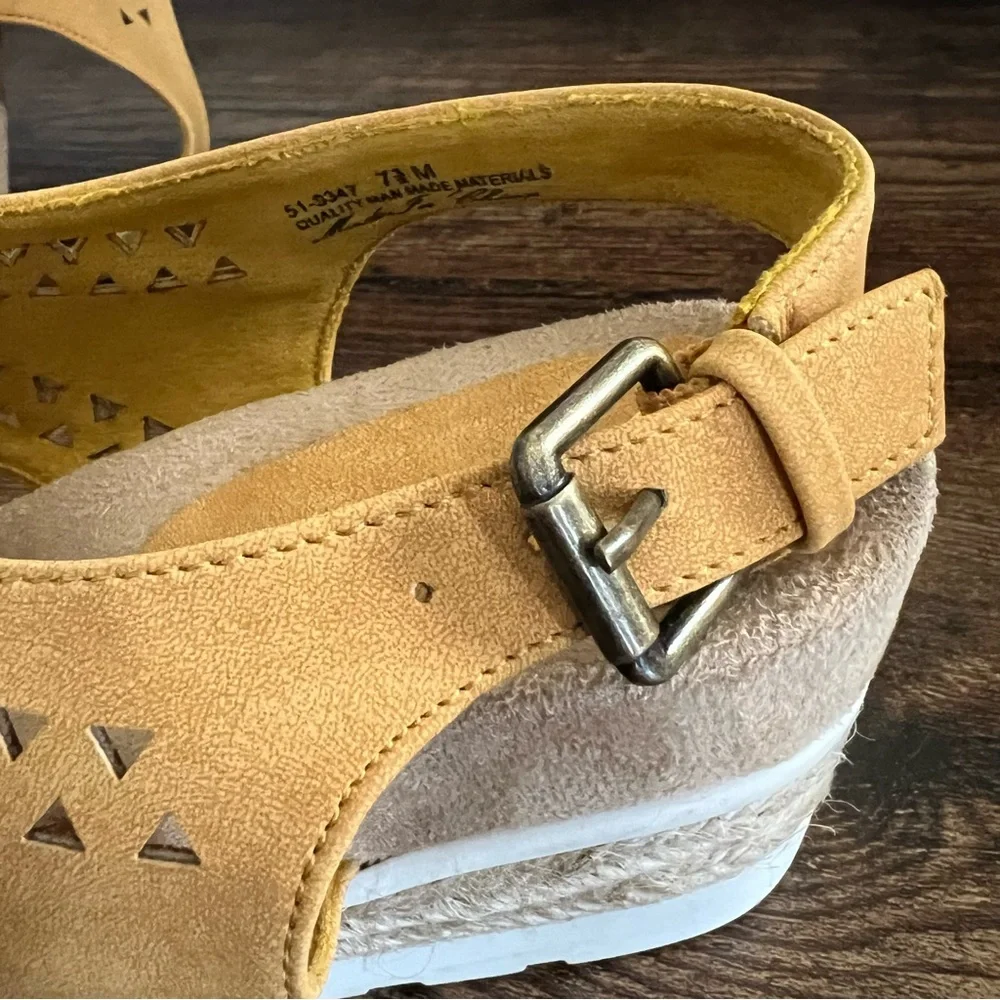 Bella Vita Cosette yellow‎ suede cut out peep toe wedge heel sandal women's 7.5